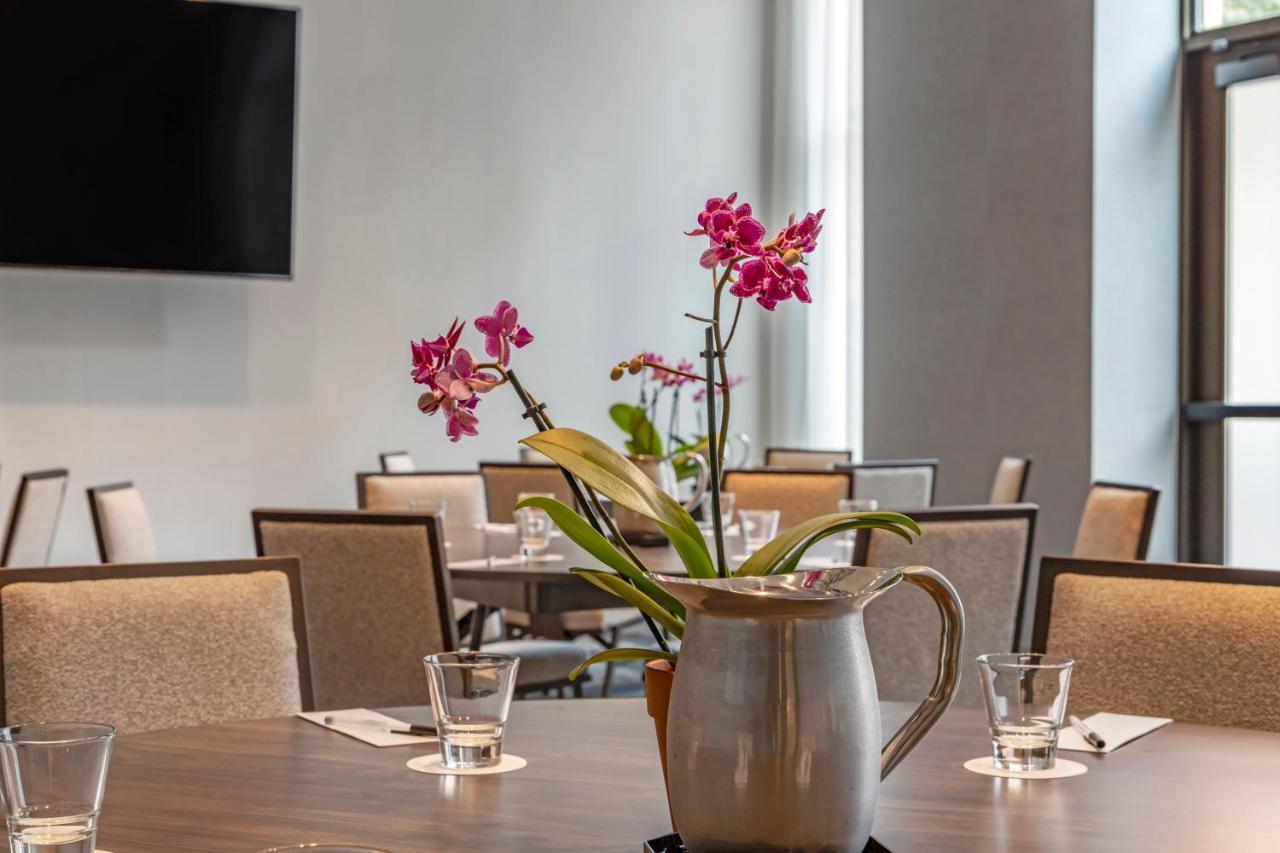 Cambria Hotel Savannah Downtown Historic District Extérieur photo