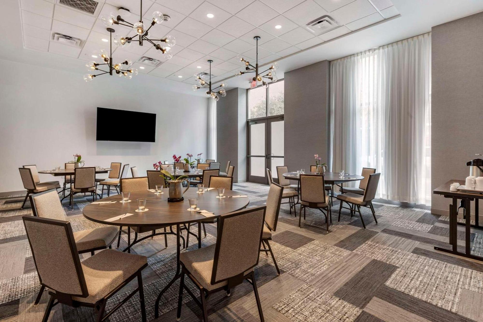 Cambria Hotel Savannah Downtown Historic District Extérieur photo